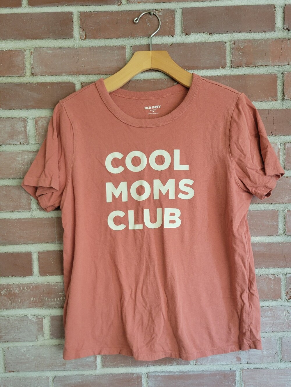 Old Navy "Cool Moms Club" Short Sleeve Tee